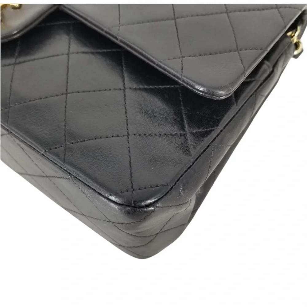 CHANEL Medium Classic Flap Bag - Picture 5 of 14